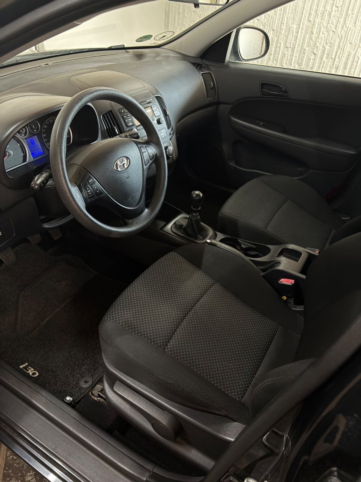 Hyundai i30 1,6 CRDi 90 Classic 5d