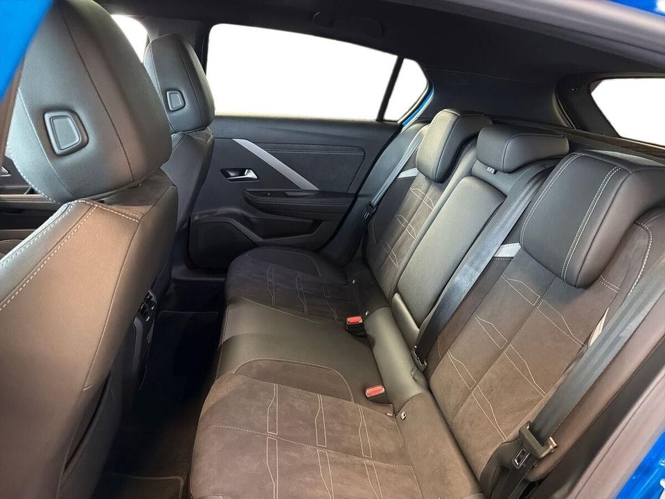 Opel Astra-e 54 Ultimate 5d