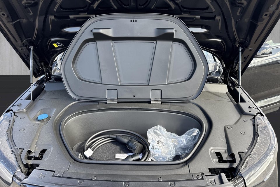 Volvo EX40 Standard Range Plus 5d