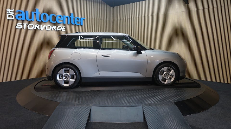 MINI Cooper E Favoured Trim L 3d