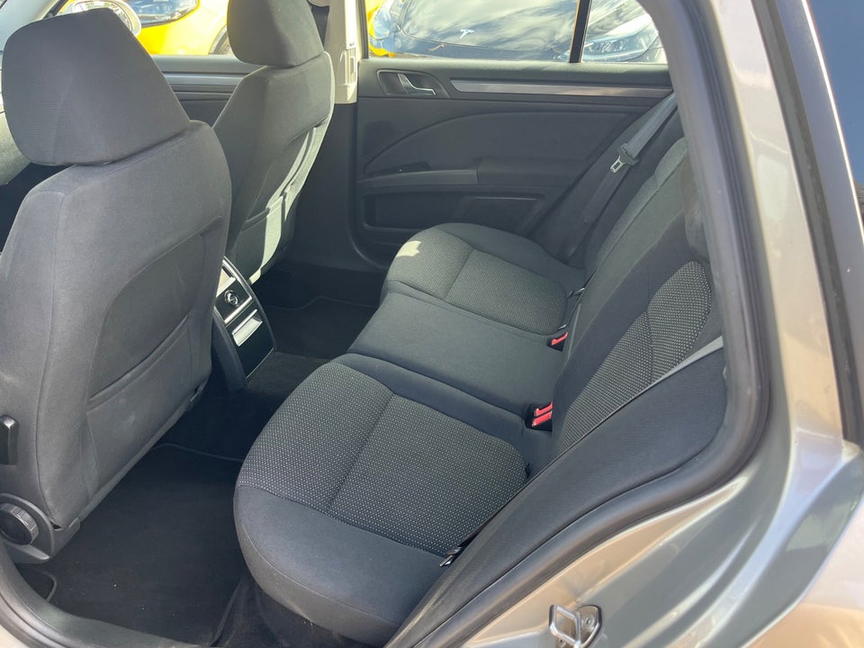 Skoda Superb 2,0 TDi 140 Comfort Combi DSG 5d