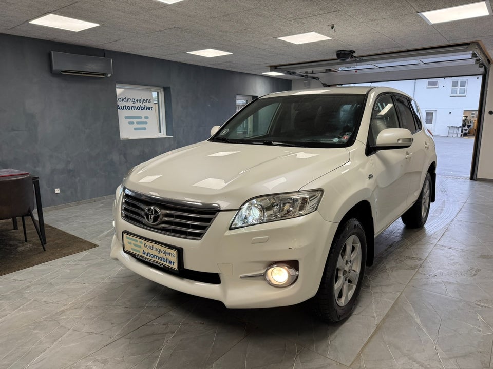 Toyota RAV4 2,2 D-CAT 150 T3 aut. 4x4 Van 5d