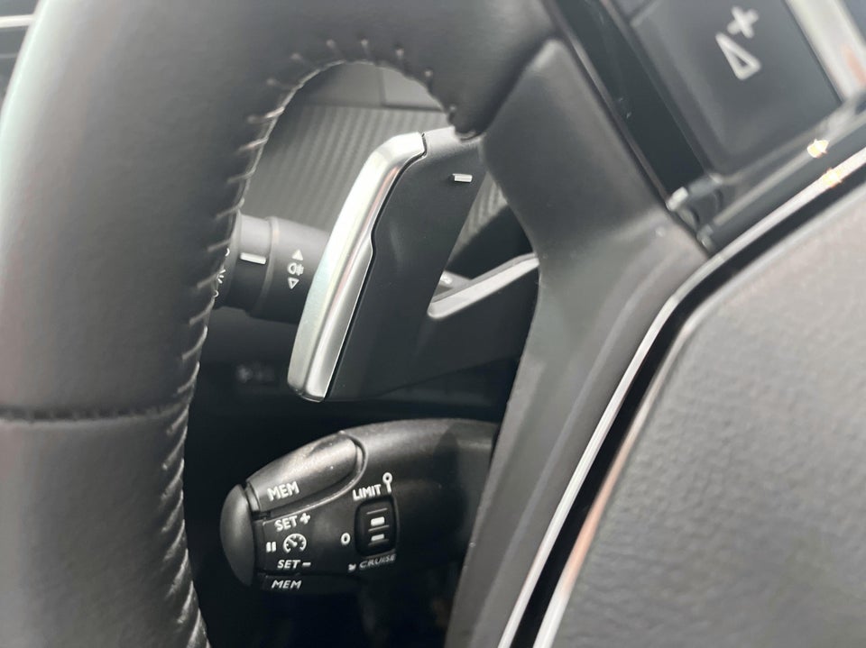 Peugeot 208 1,2 PureTech 100 Allure EAT8 5d