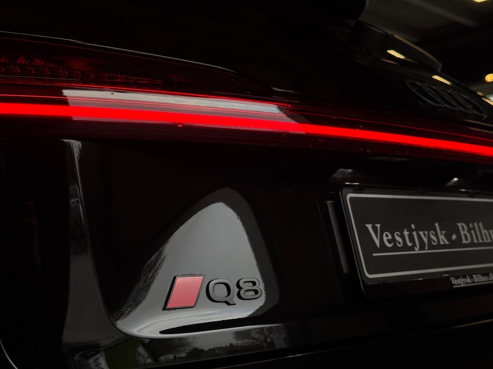 Audi Q8 e-tron 55 S-line Black Style quattro 5d