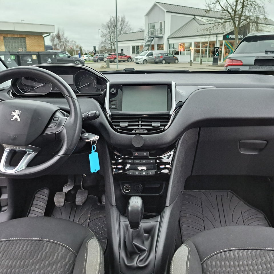 Peugeot 208 1,2 VTi 82 Allure Sky 5d