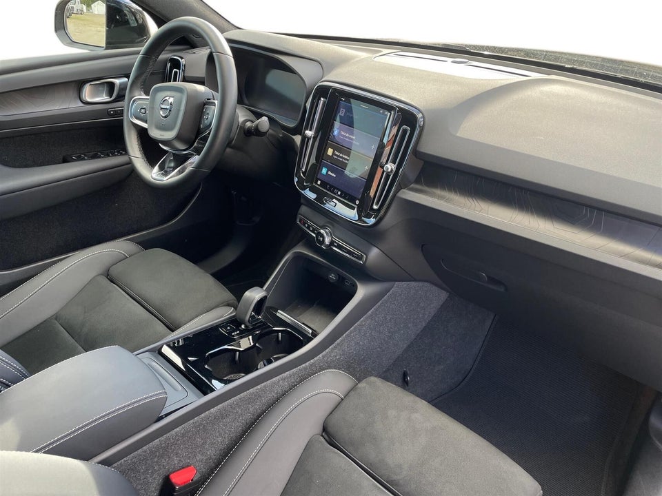 Volvo EC40 Extended Range Black Edition 5d