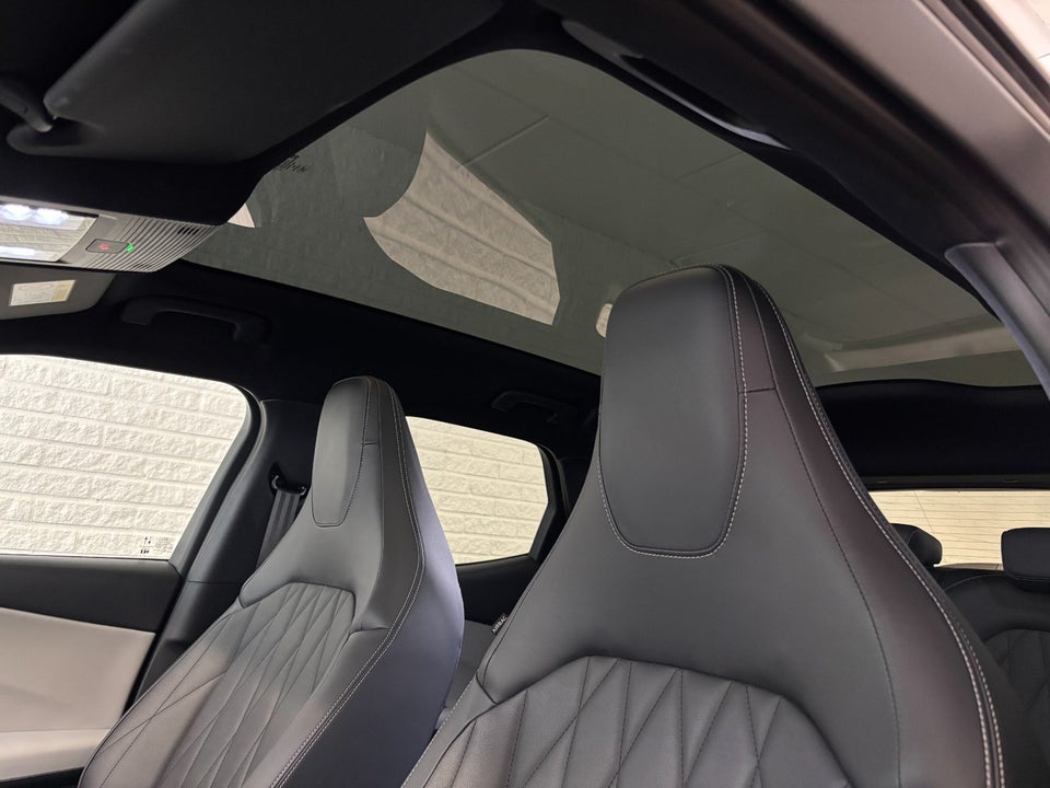 Ford Explorer 77 Premium Extended Range 5d