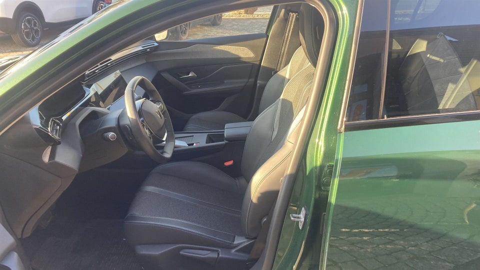 Peugeot 308 1,6 Hybrid First Selection+ EAT8 5d