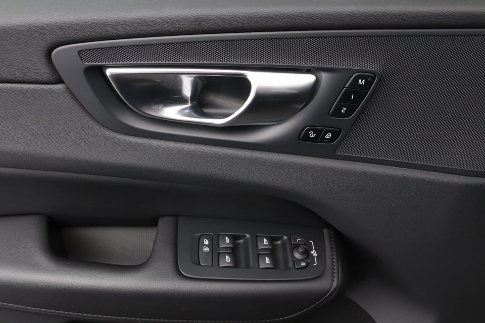 Volvo XC60 2,0 T6 ReCharge Plus Dark aut. AWD 5d