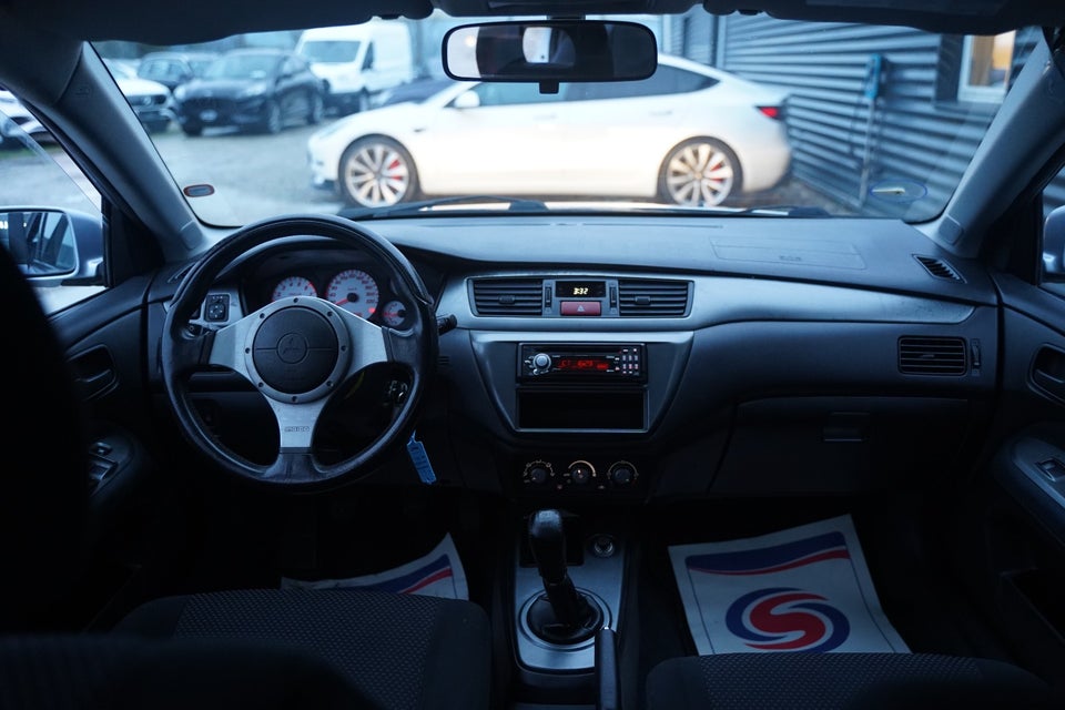 Mitsubishi Lancer 1,6 Invite 4d