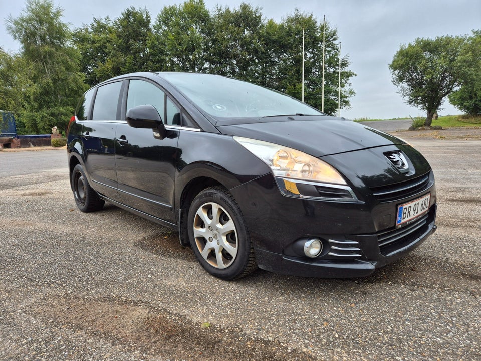 Peugeot 5008 1,6 HDi 112 Premium 7prs 5d