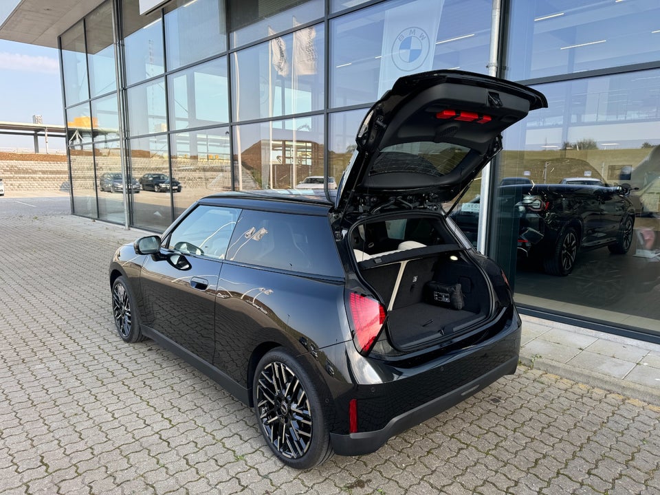 MINI Cooper SE Favoured Trim XL 3d