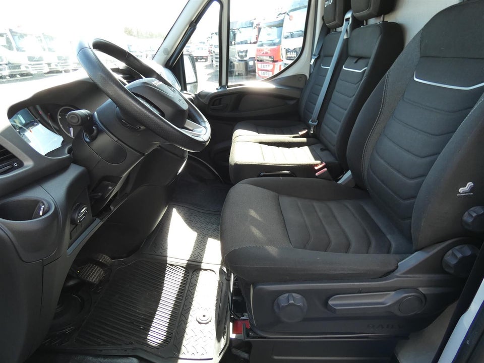 Iveco Daily 3,0 35S18 18m³ Van AG8