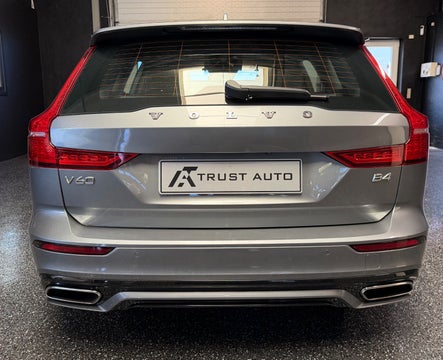 Volvo V60 2021 — miniature 6