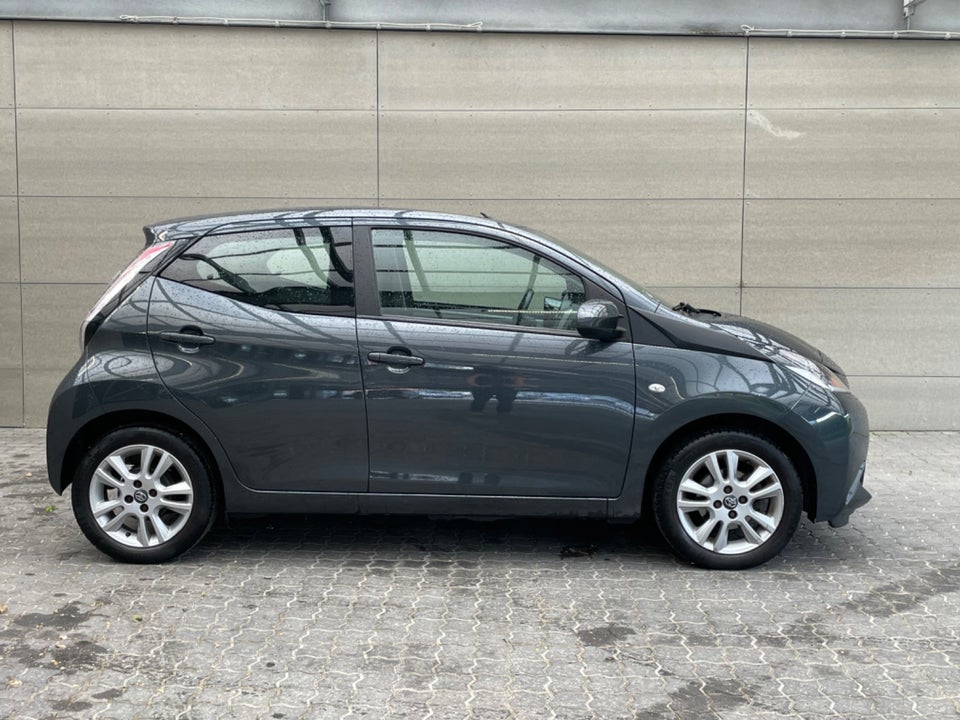 Toyota Aygo 1,0 VVT-i x-play 5d