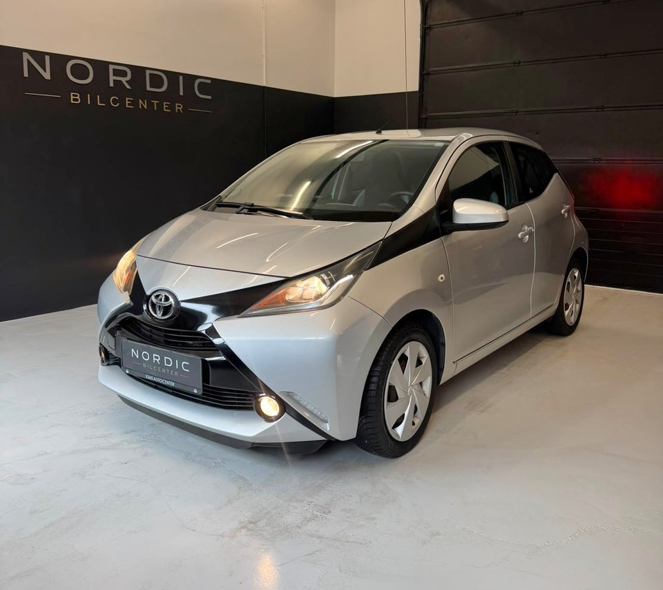 Toyota Aygo 1,0 VVT-i x-play x-touch 5d