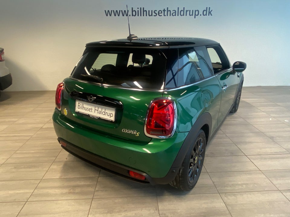 MINI Cooper SE Essential 3d