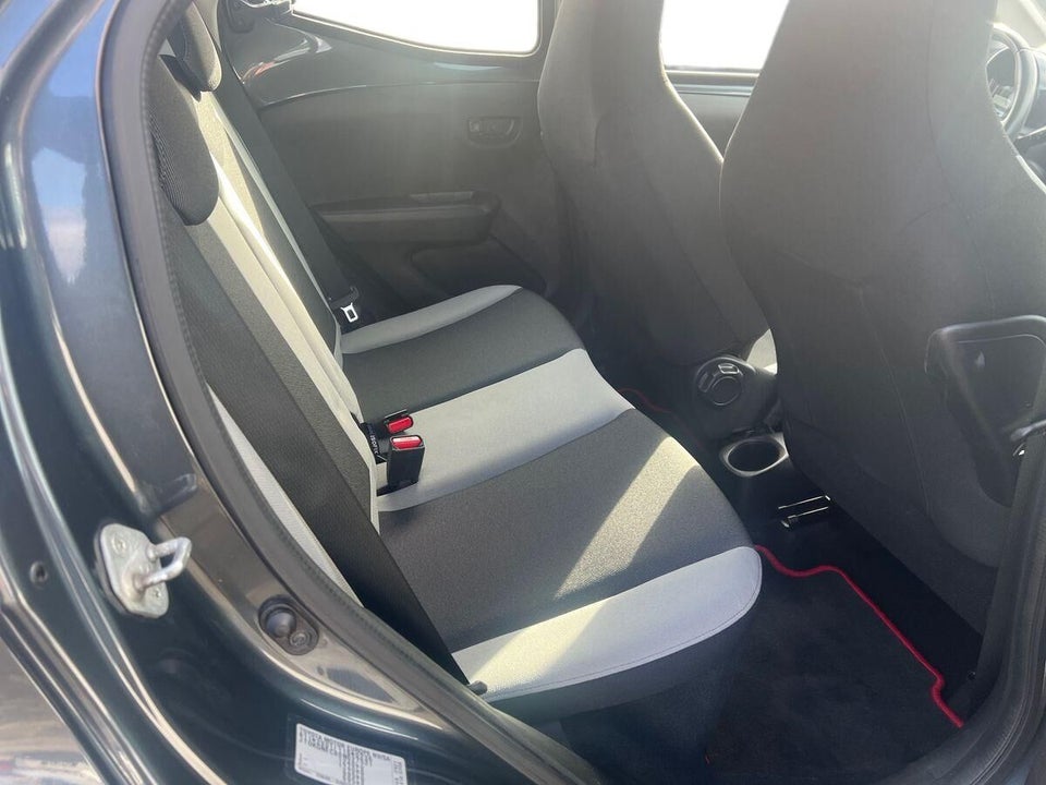 Toyota Aygo 1,0 VVT-i x-press 5d