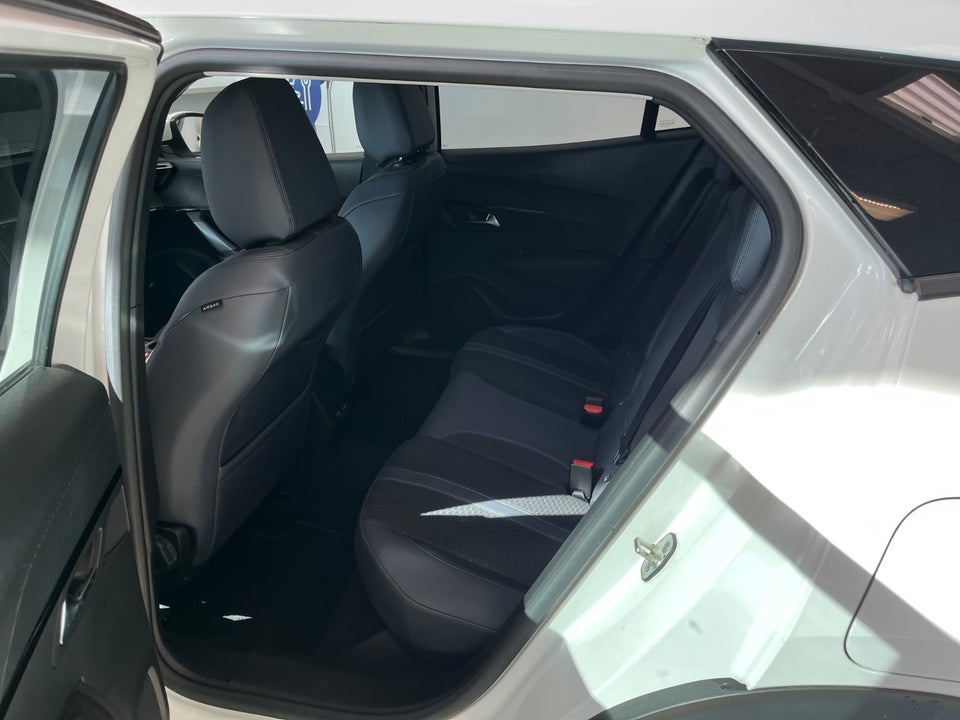 Peugeot 2008 1,2 PureTech 130 Allure 5d