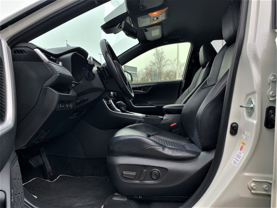 Toyota RAV4 2,5 Hybrid H3 Business MDS 5d
