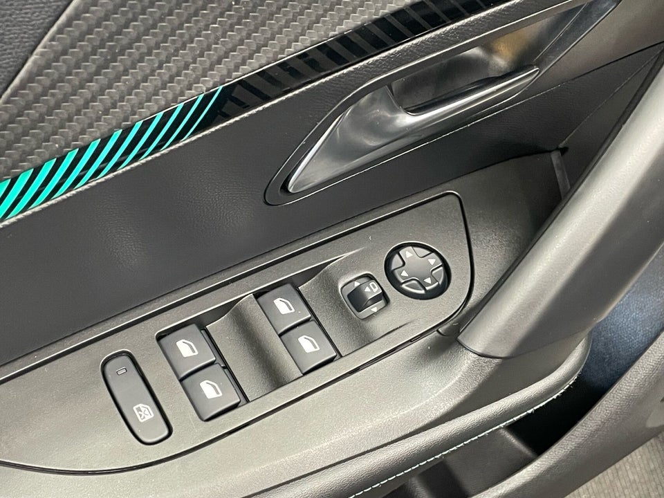 Peugeot 2008 1,2 PureTech 130 Sportium 5d