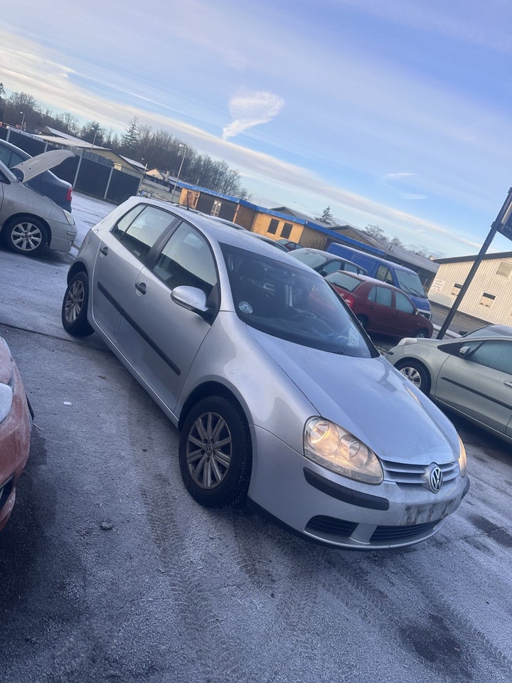 VW Golf V 1,6 FSi Comfortline aut. 5d