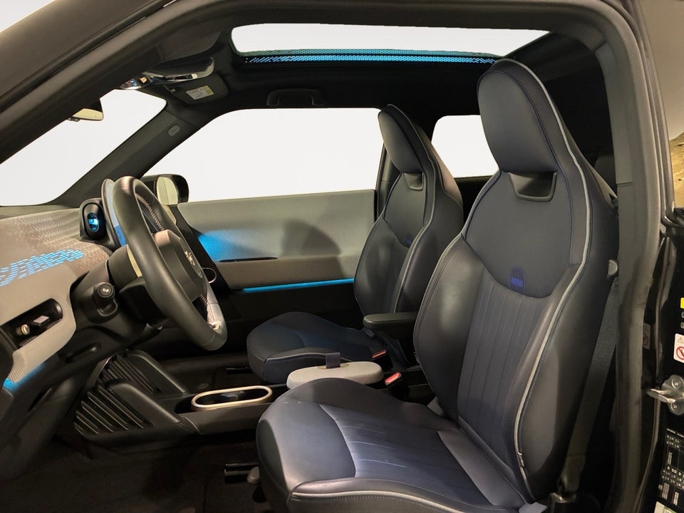 MINI Cooper E Favoured Trim L 3d