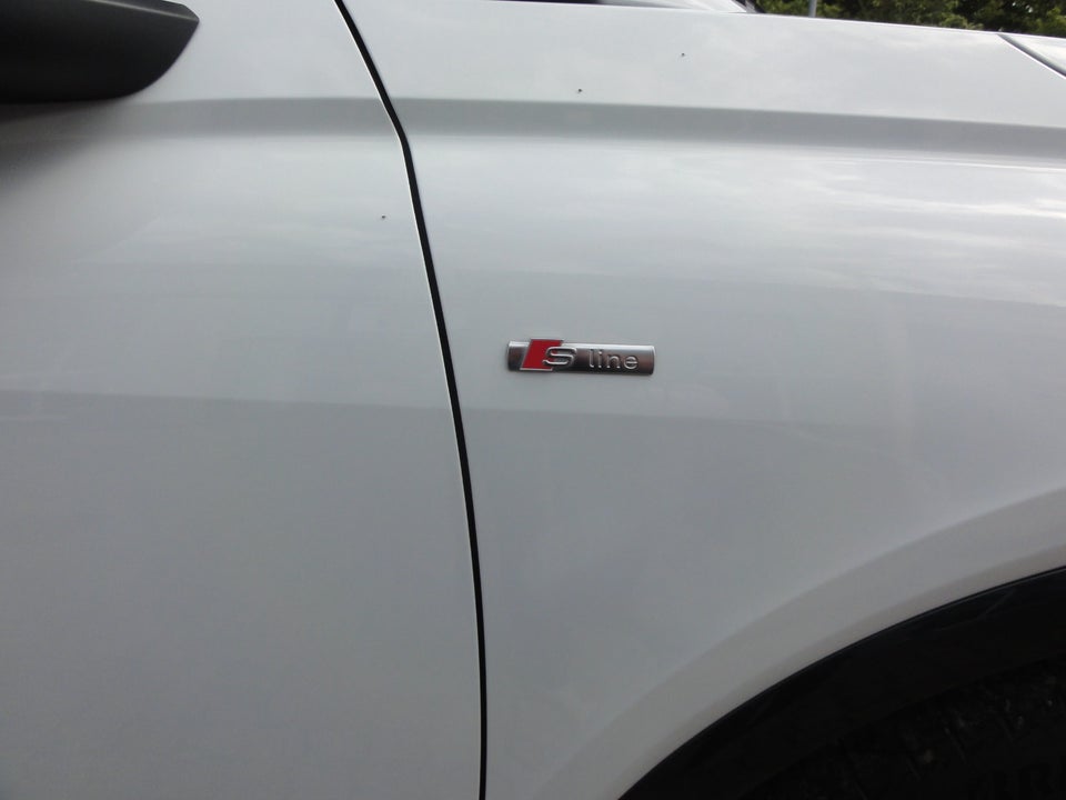 Audi Q4 e-tron 40 S-line 5d