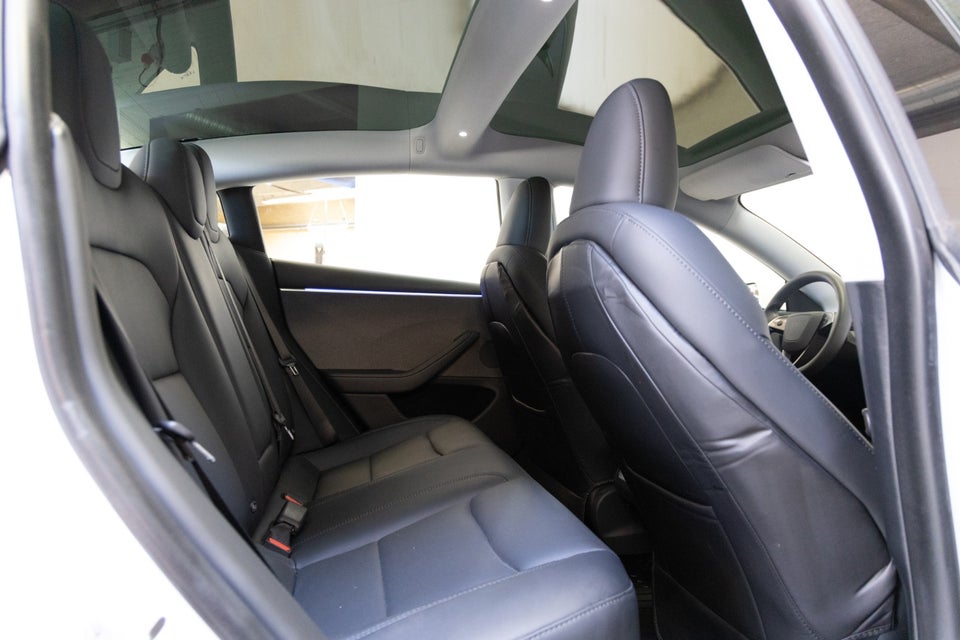Tesla Model 3 RWD 4d