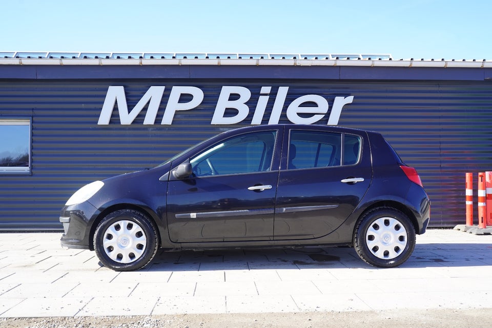 Renault Clio III 1,2 16V Authentique 5d