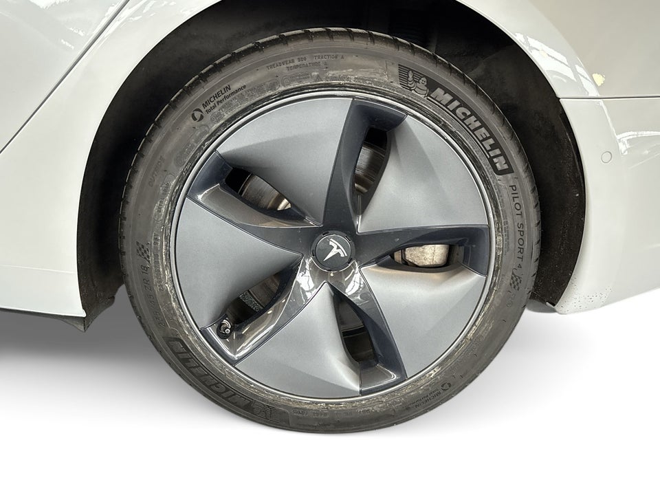 Tesla Model 3 Long Range AWD 4d