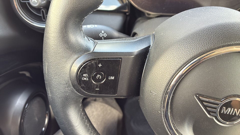 MINI Cooper SE Essential 3d