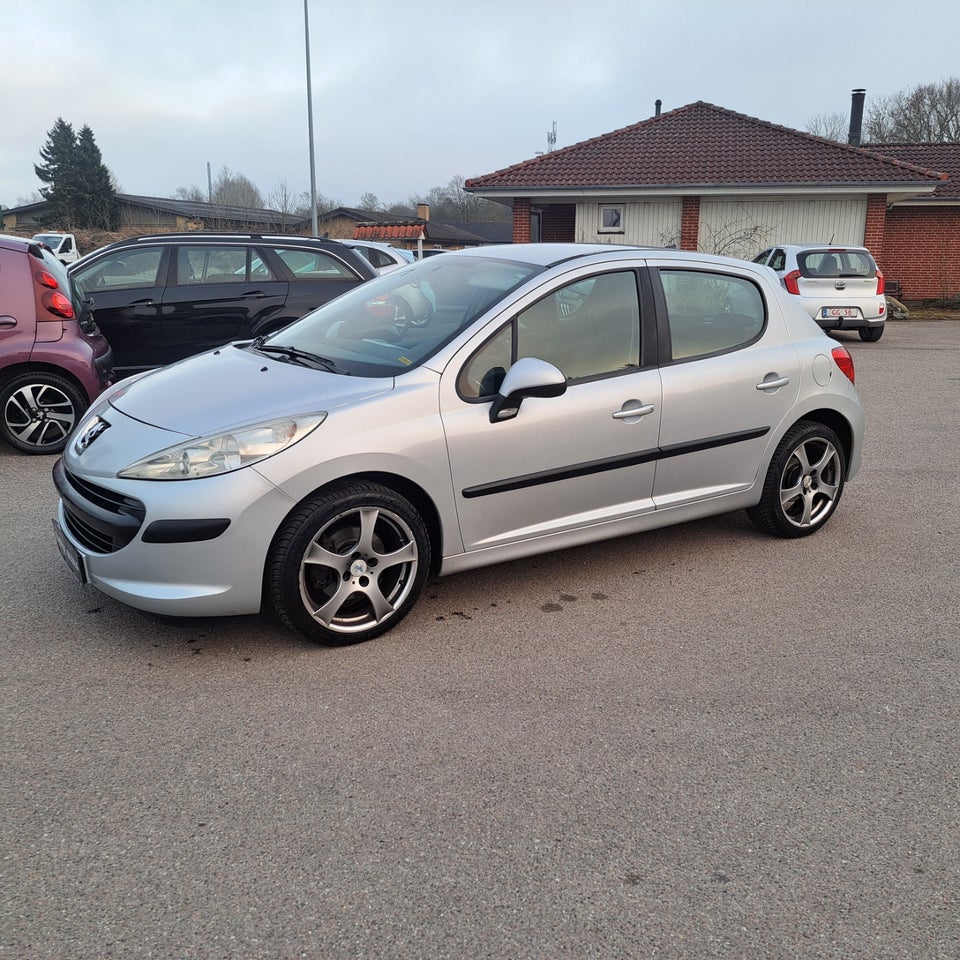 Peugeot 207 1,6 HDi XR 5d