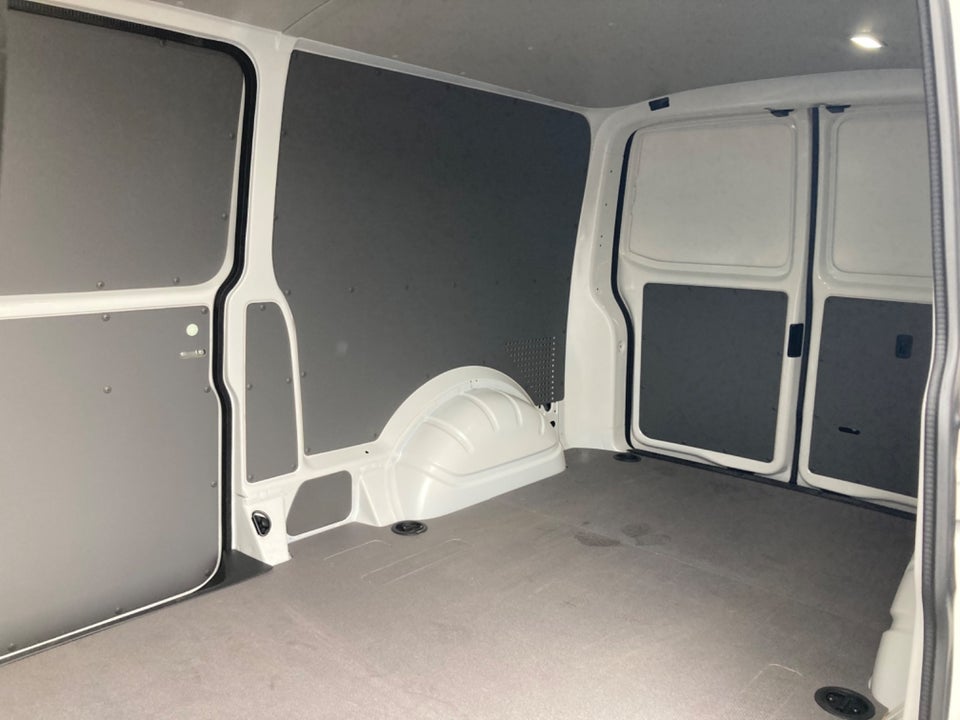 VW Transporter 2,0 TDi 150 Kassevogn DSG lang