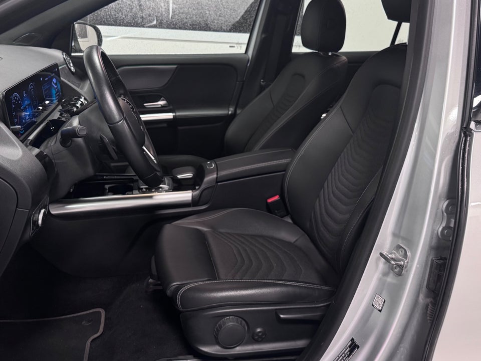Mercedes EQA350 4Matic 5d