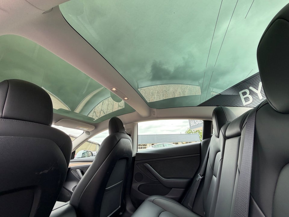 Tesla Model 3 RWD 4d