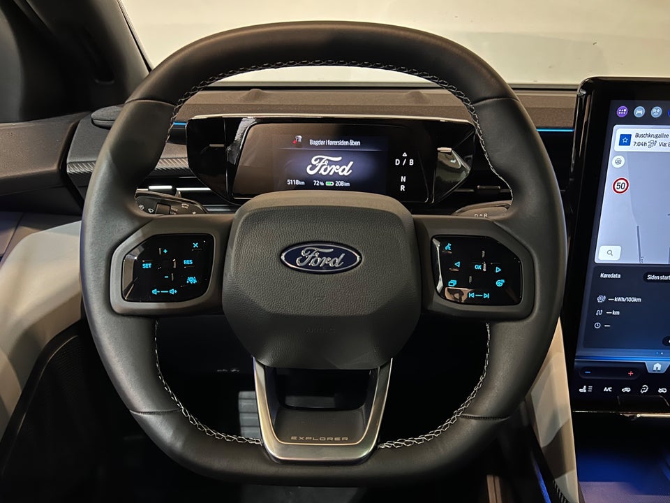 Ford Explorer 82 Premium Extended Range 5d