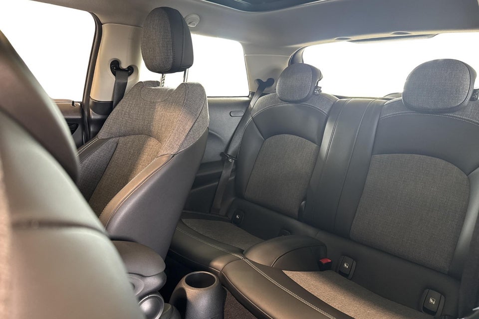 MINI Cooper SE Classic Trim 3d