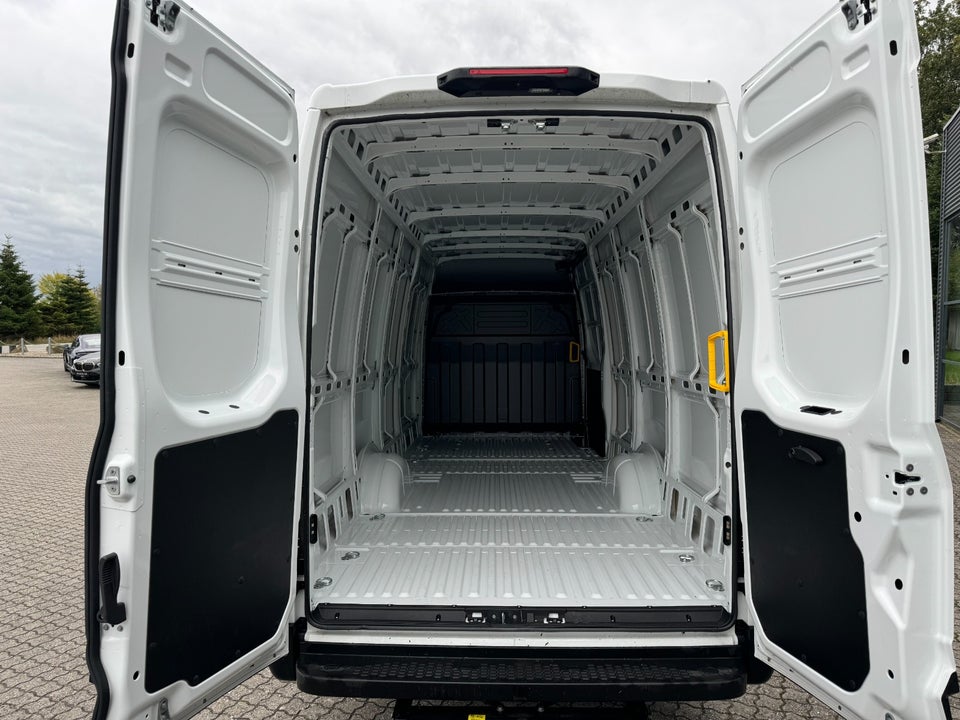 Iveco Daily 3,0 35S18 16m³ Van AG8