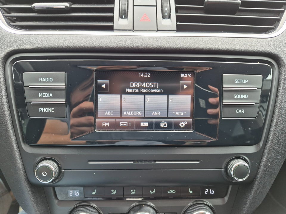 Skoda Octavia 1,6 TDi 105 Elegance Combi DSG 5d
