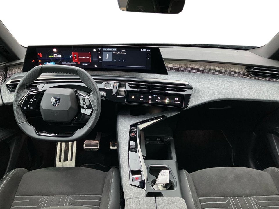 Peugeot e-3008 77 GT Pack 5d