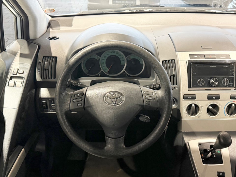 Toyota Corolla Verso 1,8 Terra MMT 7prs 5d