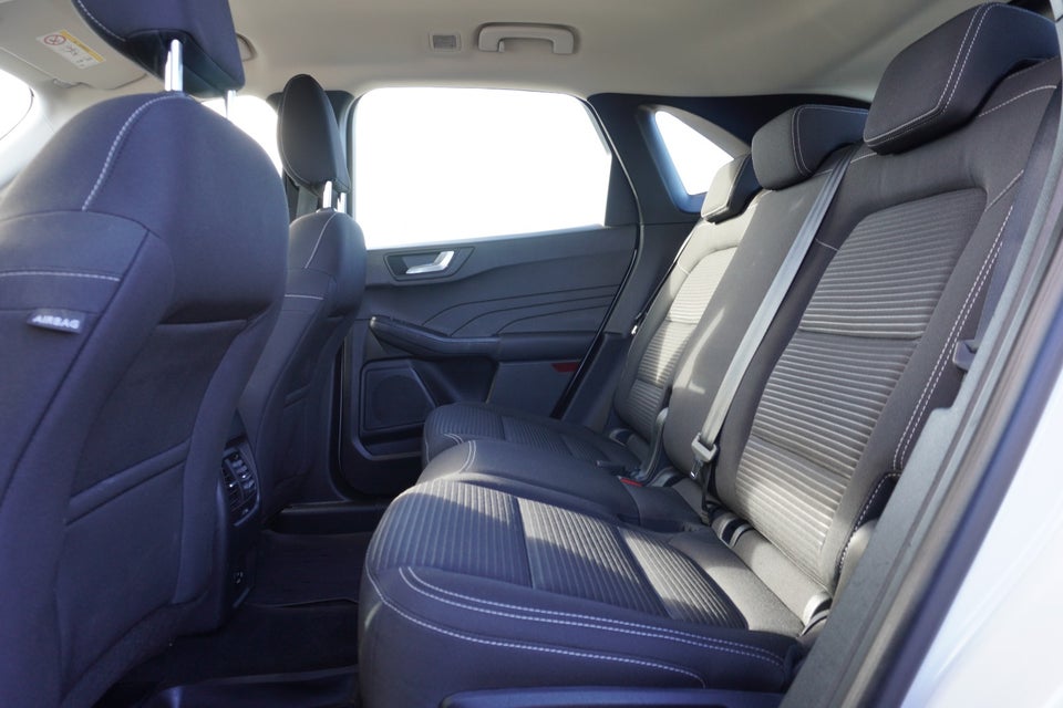 Ford Kuga 2,5 HEV Titanium CVT 5d