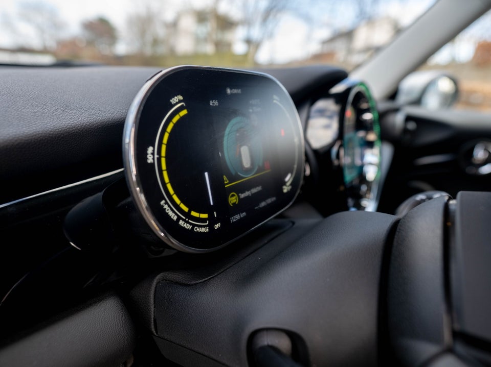 MINI Cooper SE Essential 3d