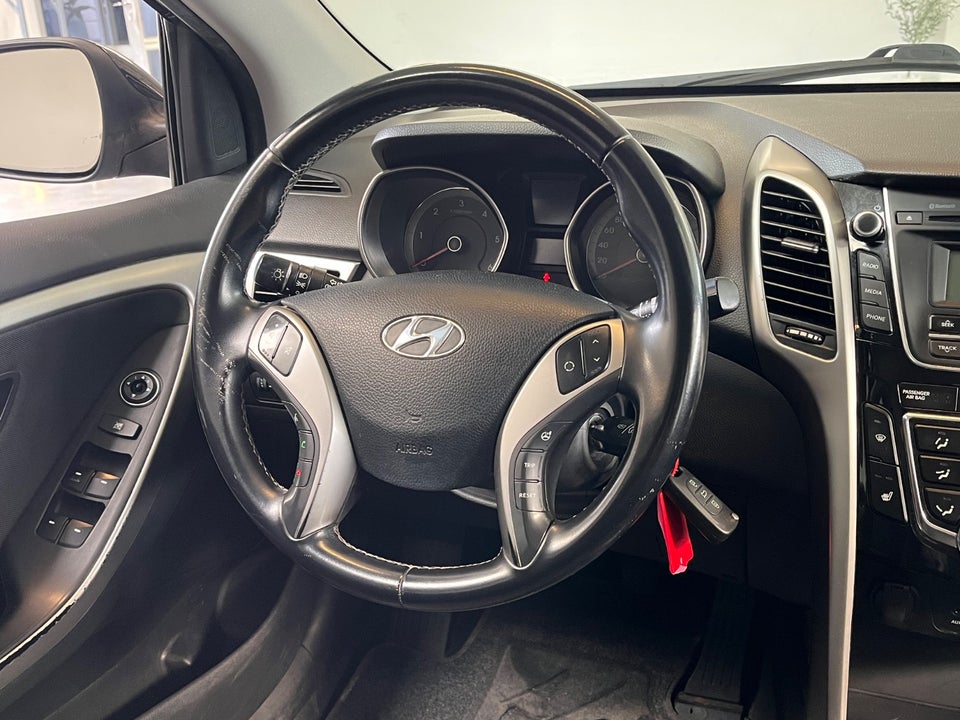 Hyundai i30 1,6 CRDi 110 Comfort CW Eco 5d
