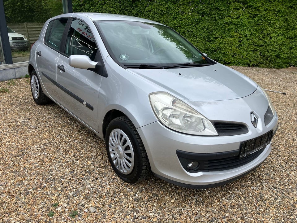 Renault Clio III 1,6 Dynamique BeatUp 5d