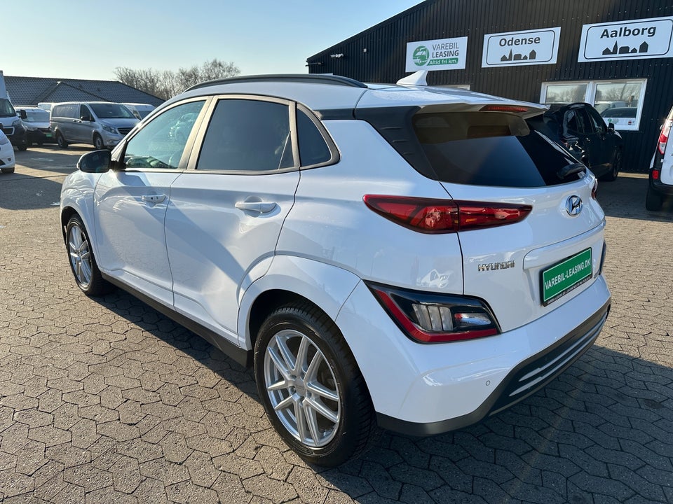 Hyundai Kona 64 EV Essential Van 5d