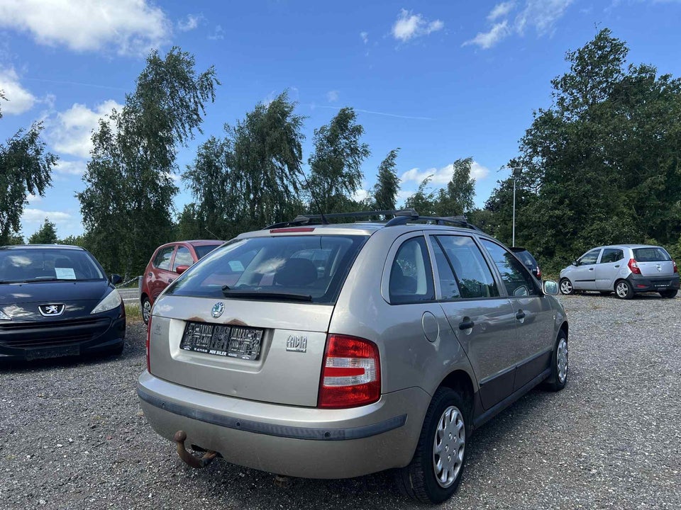 Skoda Fabia 1,4 16V 75 Ambiente Combi 5d