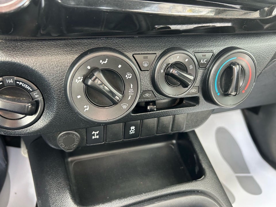 Toyota HiLux 2,4 D-4D 150 T1 Ex.Kab 2d