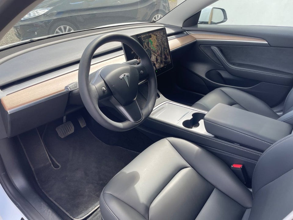 Tesla Model 3 Long Range AWD 4d